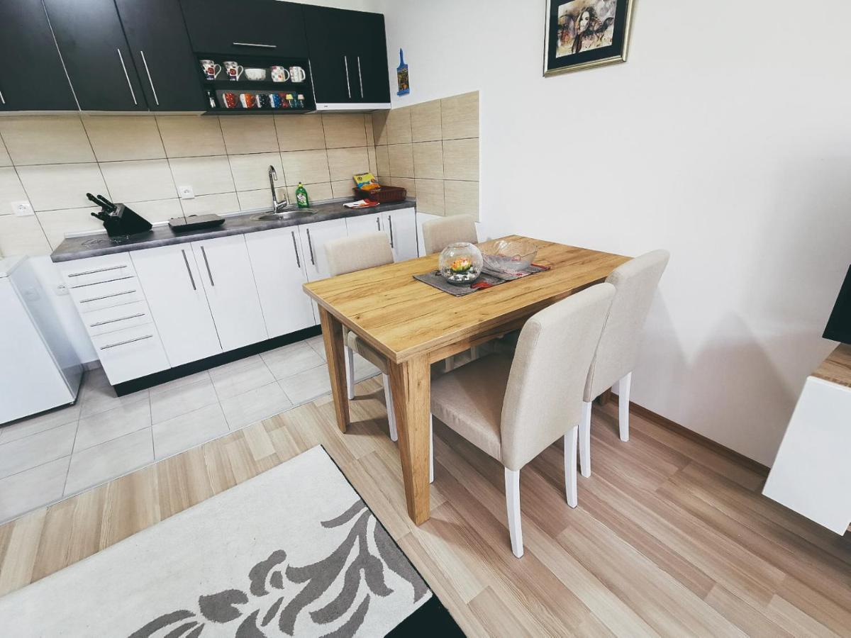 Cozy Corner Apartments - Free Parking & Wi-Fi Ćuprija Esterno foto