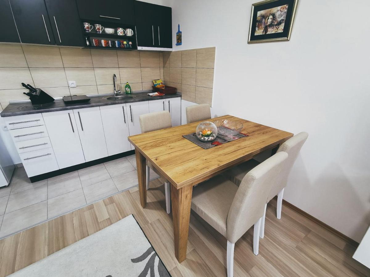 Cozy Corner Apartments - Free Parking & Wi-Fi Ćuprija Esterno foto